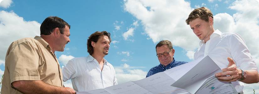 Une parcelle avec un bâtiment vue du ciel